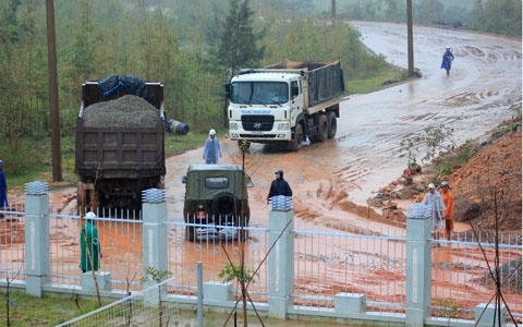 Doi mua thi cong tai khu mo Dai tuong hinh anh