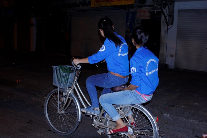 Sinh vien co mat tu 4h sang tai le tang Dai tuong hinh anh