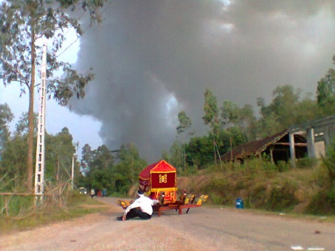 Clip ngoi trong linh cuu em trai vu no o Phu Tho hinh anh