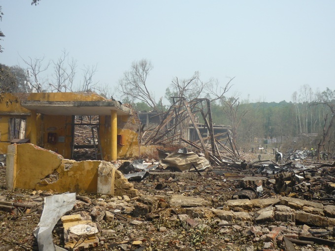 Vu no phao hoa: San bang toan bo nha may hinh anh