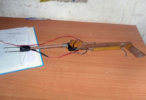 Vo am muu dung dien sat hai chong hinh anh