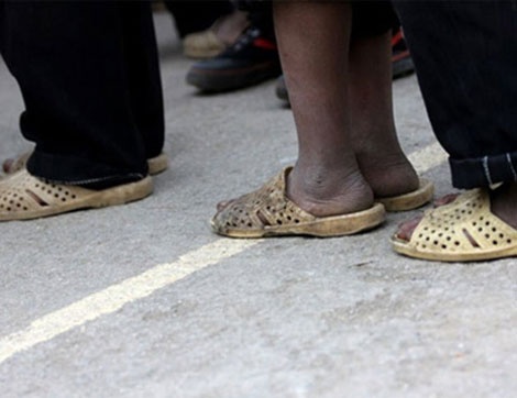 Thay giao ra quy dinh cat dep hoc sinh bi ky luat hinh anh