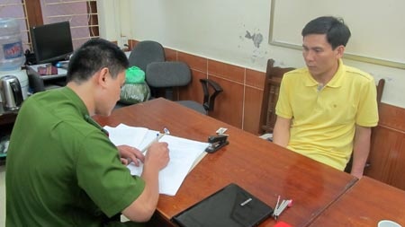 Vien canh sat hinh su dom sa luoi o nha nghi hinh anh