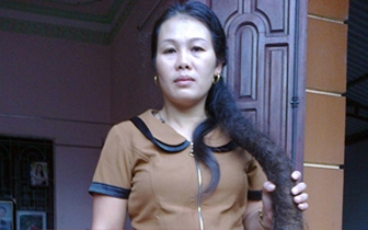 Nguoi phu nu co mai toc dai nhu con tran hinh anh