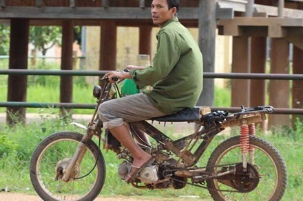 Xe may do mang ten tu than o Nga ba Dong Duong hinh anh