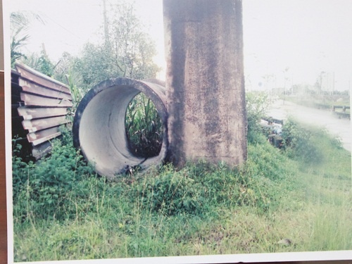 Nhau say, nu sinh bi hiep dam trong ong cong hinh anh