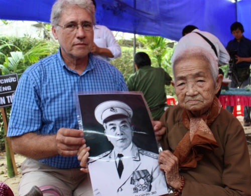 Chat vua Minh Mang tu tay may goi tang Tuong Giap hinh anh