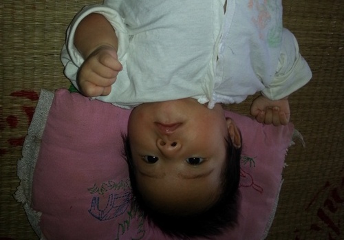 Co be 67 ngay tuoi biet noi o Ha Nam hinh anh