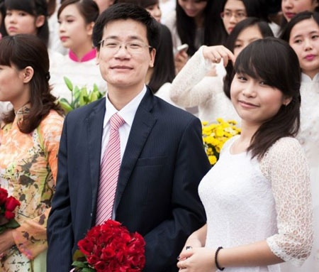 Thay giao dem tien nha 'nuoi' hoc truc tuyen hinh anh