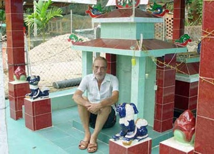 'Lao nong toc vang' duoc vo tang… lang mo hinh anh