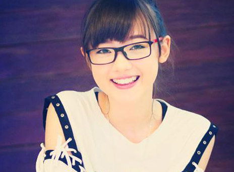 Dan mang thich thu voi co be 10X xinh xan, hat dinh hinh anh