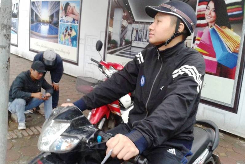 Ra truong that nghiep, cu nhan ngan hang di ban cam co hinh anh