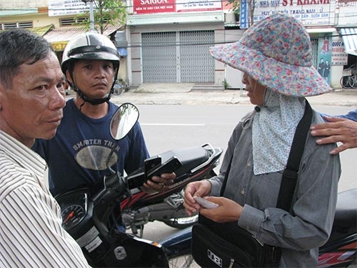 Chieu lua iPhone gia re hinh anh
