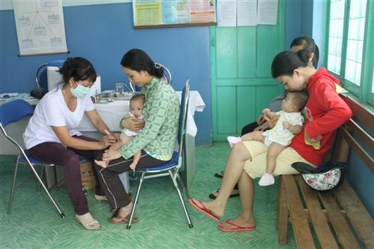 19 tre nhap vien sau khi tiem vacxin Quinvaxem o Tien Giang hinh anh