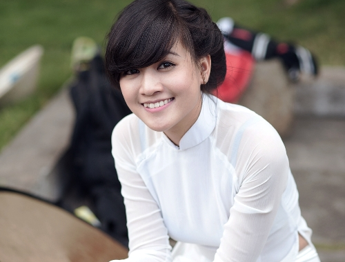 Hot girl bi mat trong clip thay Khac Hieu hinh anh