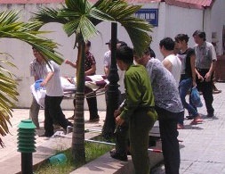 Them 2 truong hop thi hanh an bang tiem thuoc doc hinh anh