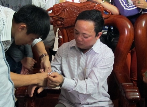 Chan dung nha ngoai cam biet danh ‘cau Thuy’ hinh anh