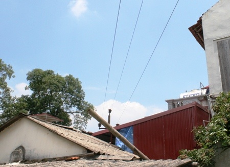 Mot nan nhan bi dien giat khi dang xay ca phe hinh anh