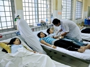 An banh mi kep thit, 19 nguoi ngo doc hinh anh