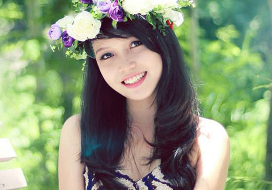 Co gai xinh dep kiem tien trieu tu van tay hinh anh