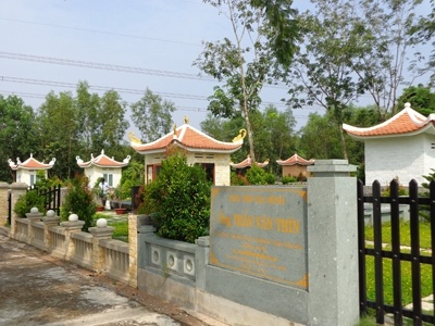 Tien ty tau dat hau su hinh anh