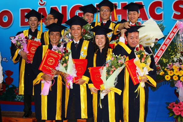 Gia nhan bang cao hoc khong re hinh anh