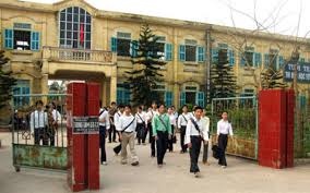 Kien bo truong Bo GD- DT ra toa hinh anh