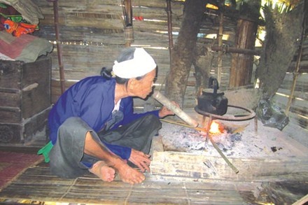 Ba cu 72 tuoi, 25kg trong tup leu 6m2 hinh anh