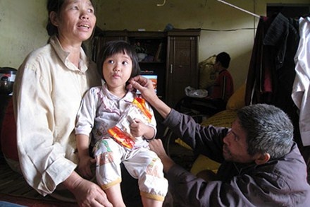 Cuoi nguoi dien lam chong hinh anh