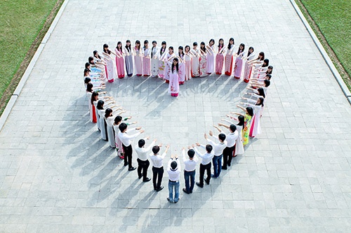 Gioi tre kiem tien trieu moi ngay tu chup anh ky yeu hinh anh