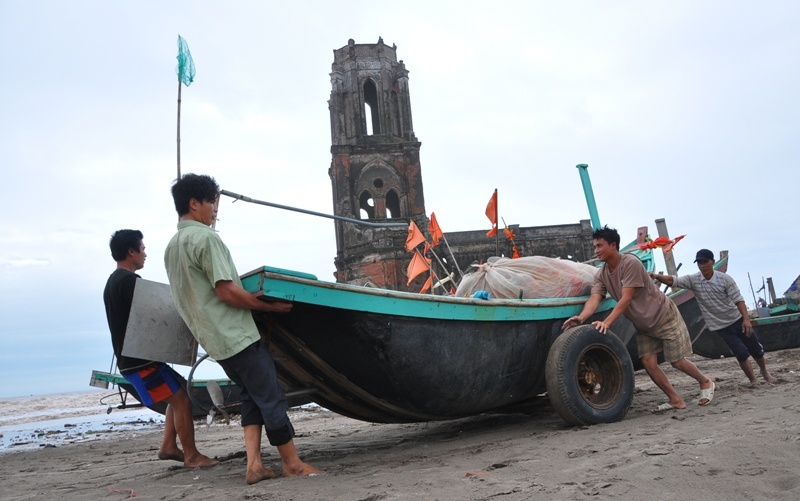 Ngu dan hoi ha ra khoi 'hai loc troi' sau sieu bao hinh anh