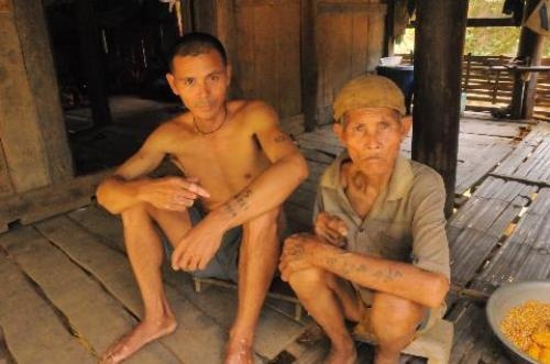 Cuoi 10 nam moi duoc dong phong hinh anh