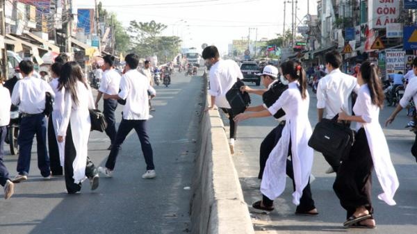 Nguoi di bo chet do tai nan giao thong tang o Tien Giang hinh anh