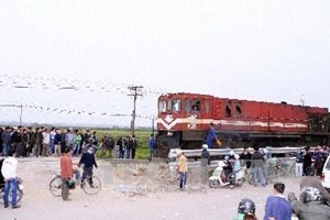 Lien tiep xay ra cac vu tai nan duong sat tai Ha Noi hinh anh