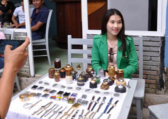 Can canh nhung mon ve chai ngan do giua SG hinh anh