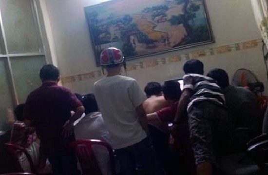 Ben trong 'lo' ca do bong da o Da Nang hinh anh