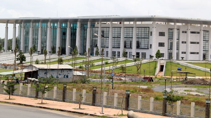 Nhieu tru so hoanh trang hinh anh