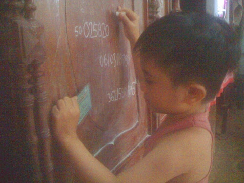 ‘Than dong’ biet noi la doc duoc chu hinh anh