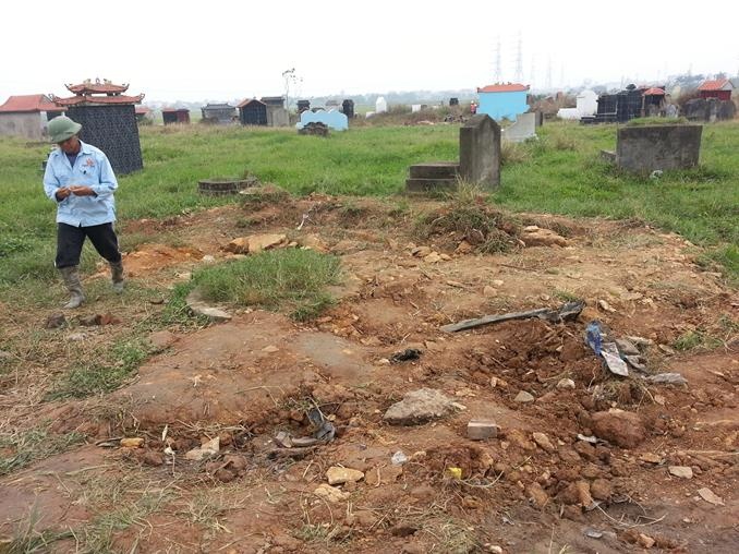 Vu dung may xuc dao trom mo co Hung Yen qua loi nhan chung hinh anh