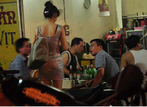 Chanh long phan gai tiep thi quan bia, hang nuoc hinh anh