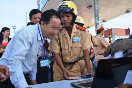 Lap to canh sat xu phat vi pham giao thong qua camera hinh anh