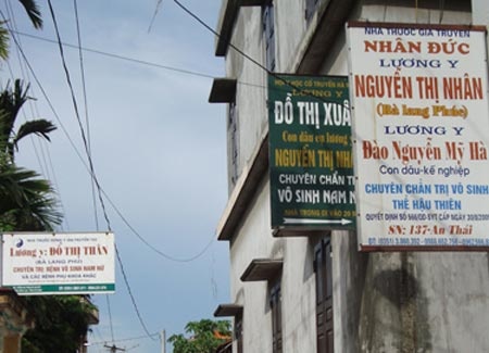 Chuyen do khoc do cuoi o lang chua benh vo sinh hinh anh