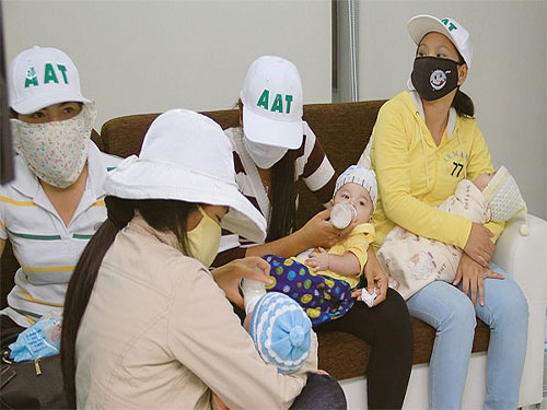 Ra nuoc ngoai thue nguoi de hinh anh