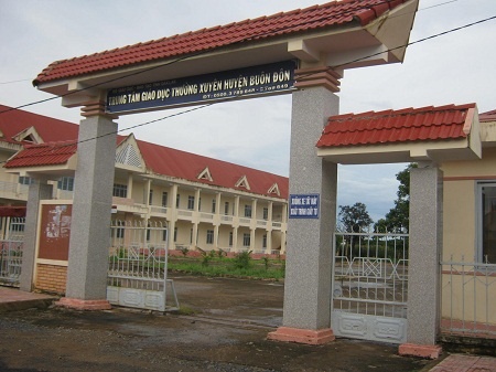 Cach chuc pho hieu truong lam gia, ky khong hoc ba hinh anh