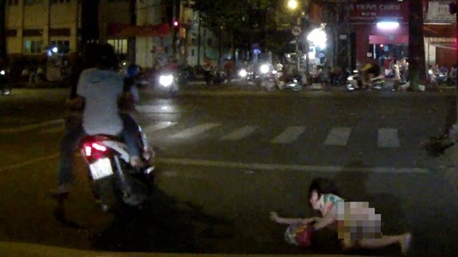 Camera tren oto ghi canh cuop giat o Sai Gon hinh anh