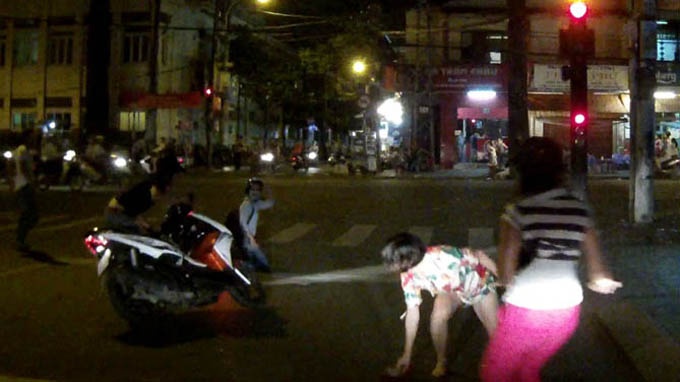 Cuop giat tui xach bi bat qua tang, camera ghi hinh hinh anh