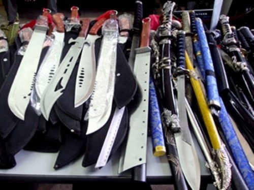 Di cho duong bien san hang 'nong' hinh anh