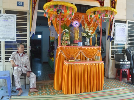 Bi dam chet vi khong biet choi dan guitar hinh anh
