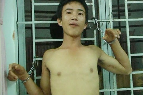Ga trai that tinh tim cong an xa de truy sat hinh anh