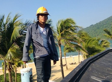 Khoe anh tu suong tren mang, ke tron na bi tom gon hinh anh